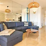 Beachfront In Marina Daire