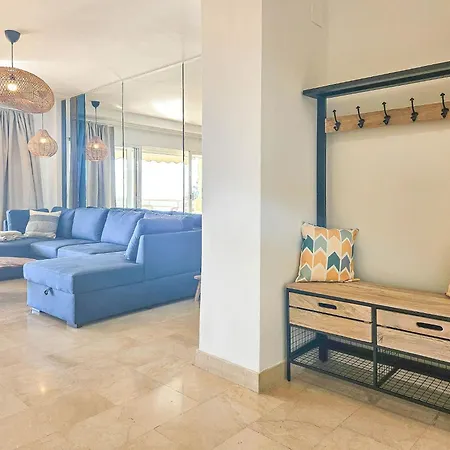 Beachfront In Marina Apartment *