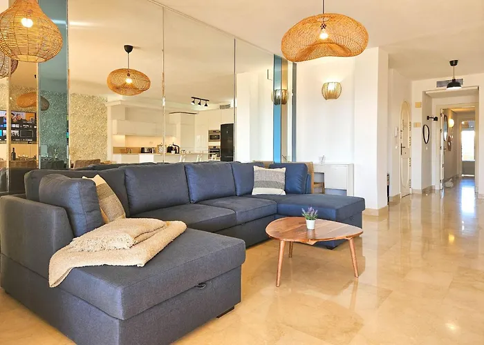 Beachfront In Marina Apartment