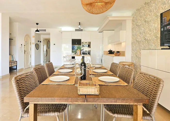 Beachfront In Marina Apartment